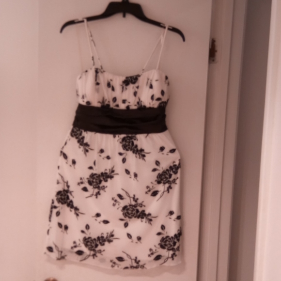 Black and white party dress - Picture 13 of 13